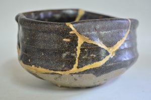 Kintsugi: Η τέχνη της αποδοχής του τραύματος